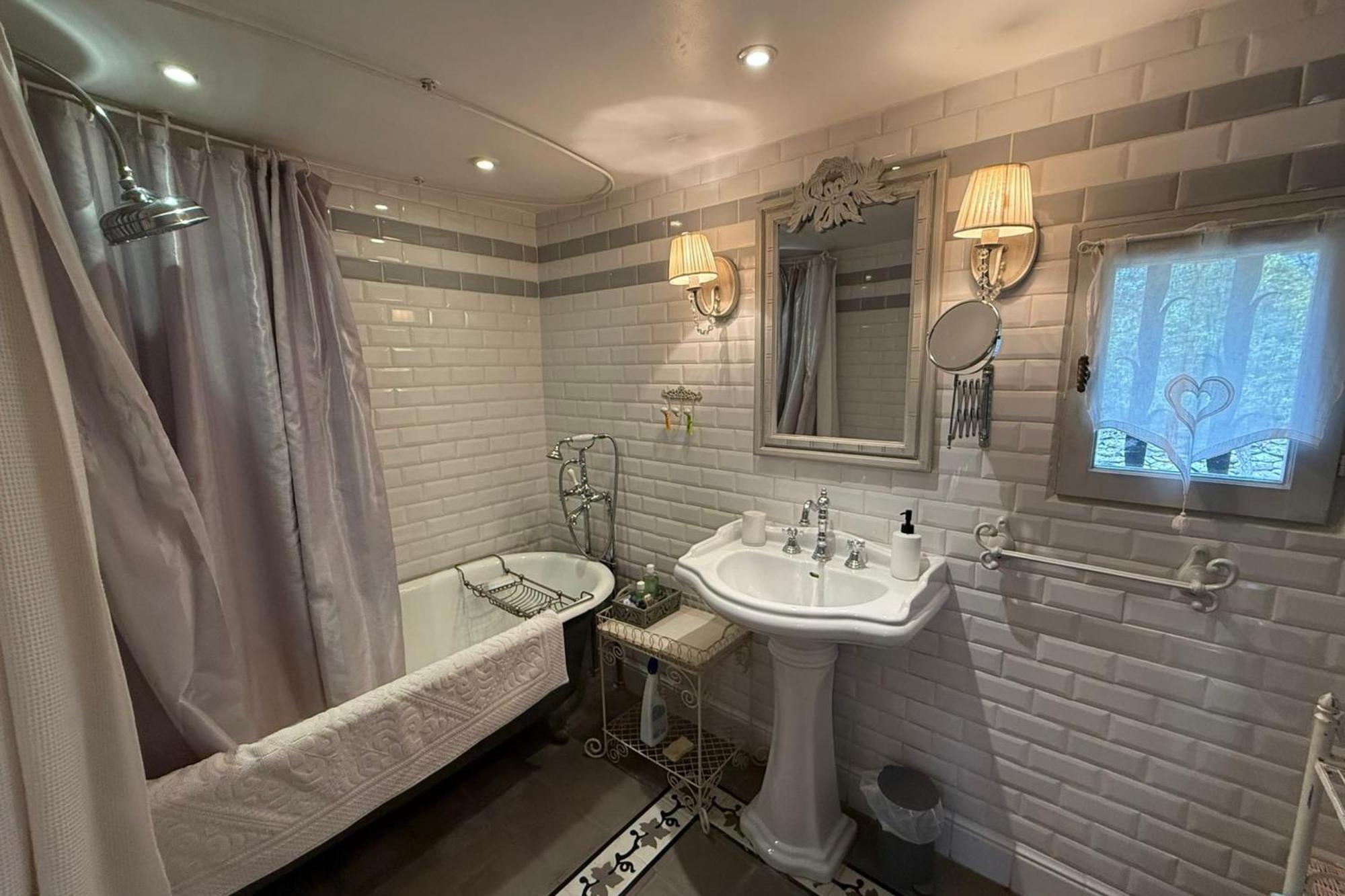 Beautiful Provencal Villa With Pool And Jacuzzi 라코스트 외부 사진