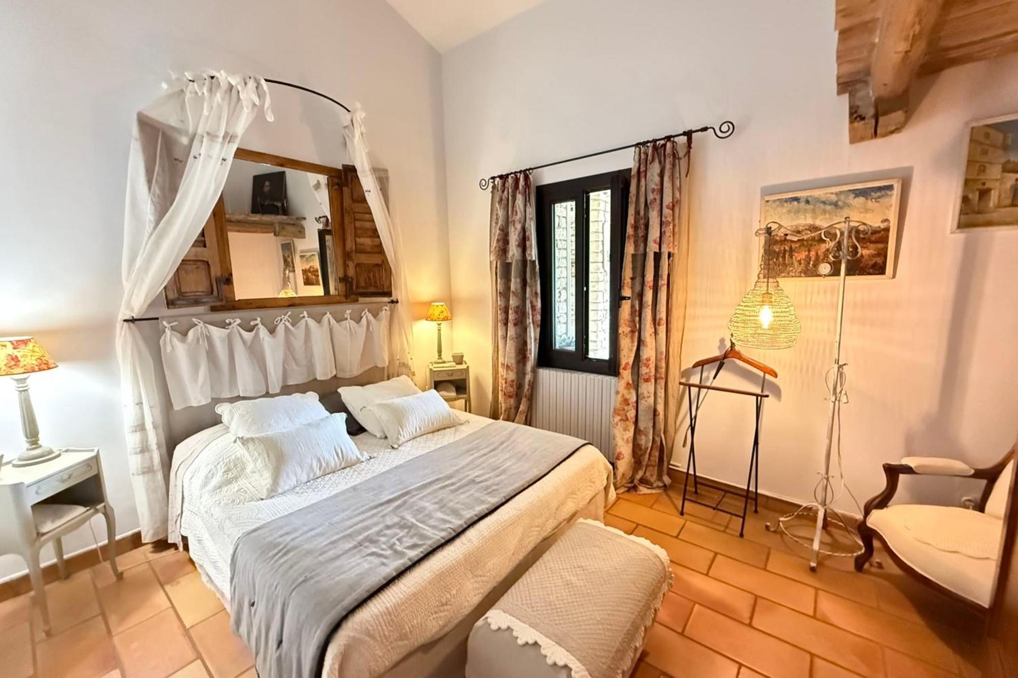 Beautiful Provencal Villa With Pool And Jacuzzi 라코스트 외부 사진